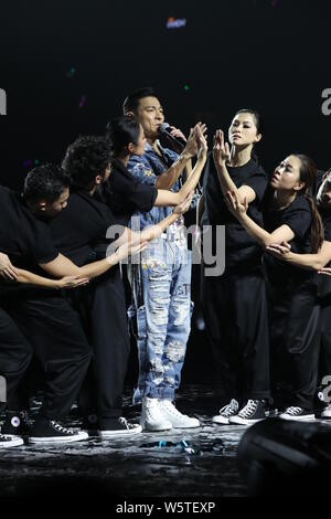 Hong Kong l'acteur et chanteur Andy Lau Te-wa effectue durant son concert à Hong Kong, Chine, 15 décembre 2018. Il y a déjà huit ans que Andy Lau Banque D'Images