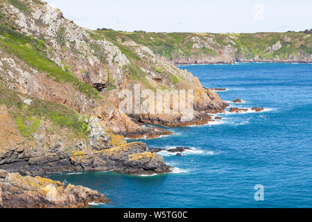 Le voir NE depuis les falaises de la pointe de la moye, le Gouffre, Les Villets sur la magnifique côte sud de robuste, Guernsey, Channel Islands UK Banque D'Images