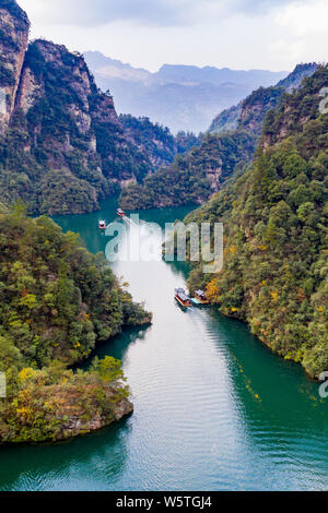 Paysages étonnants de Gloria Plaza lac et montagne dans ZhangJiaJie Banque D'Images