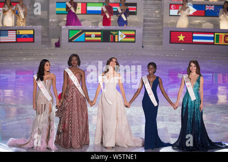 Les 5 finalistes (de gauche) Pichapa Limsnukan Nicolene Miss Thaïlande, Ouganda, Abenakyo Quiin Miss Miss Mexique Vanessa Ponce de Leon, Miss Jamaïque Banque D'Images