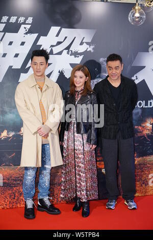 (De gauche) Hong Kong, chanteur et acteur Raymond Lam, chanteuse et actrice Charlene Choi du duo pop de Hong Kong des jumeaux, et l'acteur Sean Lau assister à une p Banque D'Images