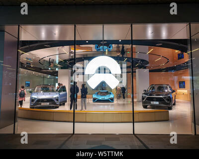 --FILE--Vue d'un magasin concessionnaire de NIO à Shanghai, Chine, le 16 novembre 2018. Nio Inc, un constructeur automobile électrique chinois cherchant à prendre sur Tesla Inc, je Banque D'Images