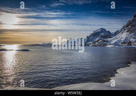 Le village de pêcheur sur Sorvagen îles Lofoten, Norvège Banque D'Images