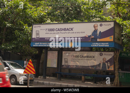 Bangalore, Inde, 27 juin 2019 : PhonePe billboard annonce à l'arrêt, à Bangalore, Inde BMTC Banque D'Images