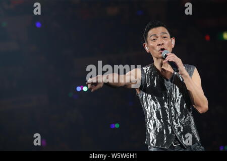 Hong Kong l'acteur et chanteur Andy Lau Te-wa effectue durant son concert à Hong Kong, Chine, 15 décembre 2018. Il y a déjà huit ans que Andy Lau Banque D'Images