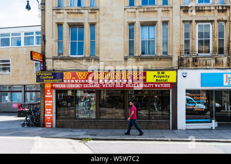 L'encaissement, de change, et des prêteurs sur gages shop D.W.argent dans le Wiltshire Trowbridge Banque D'Images