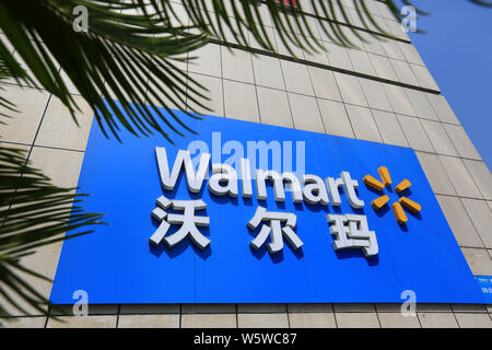 --FILE--Vue d'un supermarché de Walmart à Xiangyang Ville, Centre de la Chine, la province du Hubei, 18 juillet 2018. Troisième trimestre solide croissance de ses ventes en Chine Banque D'Images