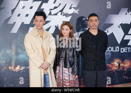 (De gauche) Hong Kong, chanteur et acteur Raymond Lam, chanteuse et actrice Charlene Choi du duo pop de Hong Kong des jumeaux, et l'acteur Sean Lau assister à une p Banque D'Images