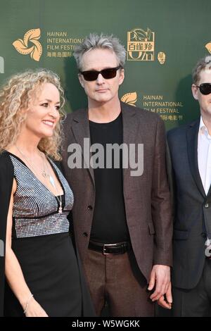 Violoniste et chanteuse irlandaise Fionnuala Sherry, à gauche, d'Irish-Norwegian band Secret Garden arrive sur le tapis rouge pour la cérémonie d'ouverture de la région Banque D'Images