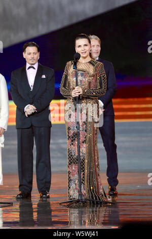 L'actrice française Juliette Binoche assiste à la cérémonie de clôture du premier Festival International du Film de Hainan dans la ville de Sanya, Chine du sud de Hainan provi Banque D'Images