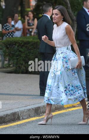 Madrid, Espagne. 30 juillet 2019. Letizia d'Espagne visite la Bibliothèque nationale à Madrid, est reçu par le ministre de la Culture José Guirao et le directeur de l'Ana Santos Bibliothèque. La Bibliothèque nationale d'Espagne il a été fondée par Philippe V jusqu'à la fin de 1711 et a ouvert ses portes en mars 1712 que le Royal bibliothèque publique. Livres imprimés en Espagne doivent déposer un exemplaire pour plus de sécurité. En 1836, la Bibliothèque a cessé d'être la propriété de l'état et est arrivé à dépendent du Ministère de l'intérieur, et a reçu pour la première fois le nom de bibliothèque nationale. Dpa : Crédit photo alliance/Alamy Live News Banque D'Images