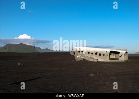 De l'épave de l'avion s'est écrasé en 1973 Douglas R4D DC-3 Dakota C 117 de l'US Navy en Islande à Solheimasandur beach. Banque D'Images