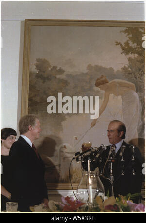 Le président Carlos Perez toasts Jimmy Carter lors d'une visite d'État au Venezuela. Banque D'Images