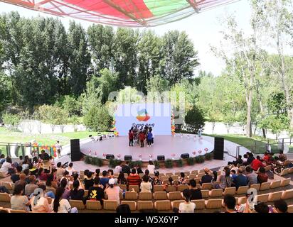 Beijing, Chine. 30 juillet, 2019. Acteurs exécuter au cours de la 'Journée' Vanuatu événement à l'Exposition Horticole Internationale de Beijing à Beijing, capitale de Chine, le 30 juillet 2019. Le 'Jour Vanuatu' événement a eu lieu à l'Exposition Horticole Internationale de Beijing mardi. Credit : Zhang Chenlin/Xinhua/Alamy Live News Banque D'Images