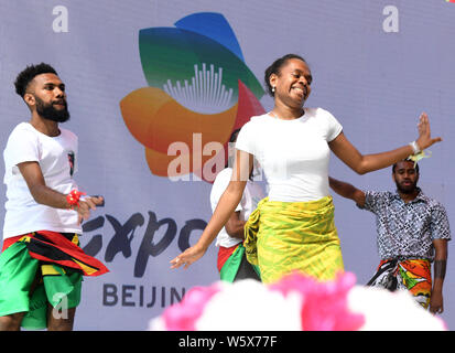 Beijing, Chine. 30 juillet, 2019. Acteurs du Vanuatu effectuer pendant la journée "Vanuatu" événement à l'Exposition Horticole Internationale de Beijing à Beijing, capitale de Chine, le 30 juillet 2019. Le 'Jour Vanuatu' événement a eu lieu à l'Exposition Horticole Internationale de Beijing mardi. Credit : Zhang Chenlin/Xinhua/Alamy Live News Banque D'Images