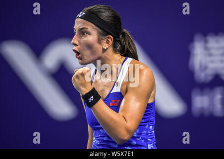 Anastasija Sevastova de Lettonie réagit après avoir marqué contre Shuai Zhang de Chine dans leur match de groupe au cours de la vie trophée Élite Hengqin WTA Zhuhai Banque D'Images