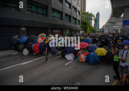 Yuen Long, Hong Kong- 27 juillet 2019 : en raison d'attaque de bandits au citoyen gare le 21 juillet, les gens protestent à Yuen Long pour protester contre l'e Banque D'Images