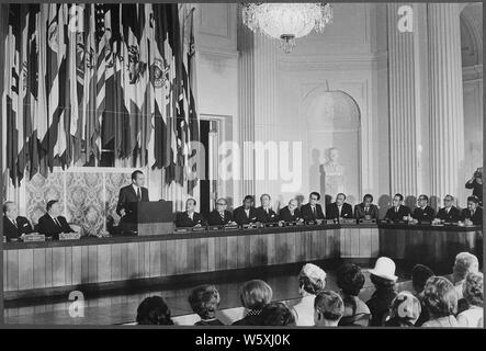 Richard M. Nixon s'adressant à l'Organisation des États américains à la Conférence Panaméricaine. ; la portée et contenu : Sur la photo : Richard M. Nixon. Banque D'Images