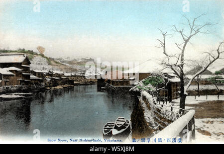 [ 1900 - Japon ] à Yokohama Neige - neige scène près de Nishinohashi 西の橋 (Pont), situé derrière le photographe, à Yokohama, préfecture de Kanagawa. Sur la gauche est Yamate, également connu sous le nom de la falaise. 20e siècle vintage carte postale. Banque D'Images