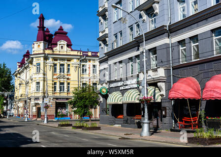 Russie, Irkoutsk - 6 juillet 2019: Maison rentable d'un ingénieur ferroviaire Nikitin, ancien bâtiment avant qu'il soit Grand Hôtel Banque D'Images