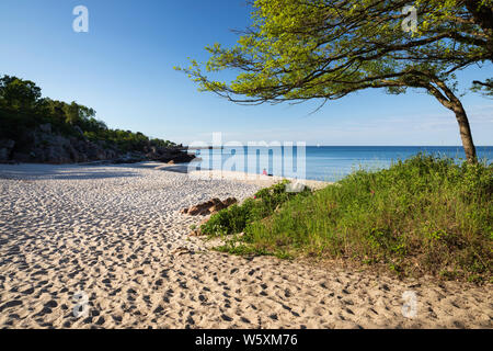 Lumière du soir sur Klintely Hotel beach, Allinge, Bornholm, la mer Baltique, Danemark, Europe Banque D'Images