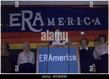 Rosalynn Carter s'adresse à un public de supporters au cours de l'ÈRE Womens National Conférence. Banque D'Images