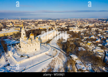 Drone aérien vue de église de l'Assomption à Vladimir ville, Russie Banque D'Images