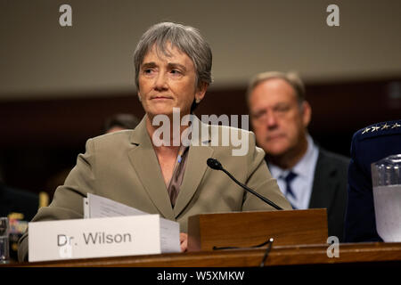 Secrétaire de l'Air Force, la Dre Heather Wilson témoigne sur la candidature d'Air Force Général John Hyten d'être vice-président du Conseil des chefs d'état-major, avant le comité du Sénat américain sur les services armés au cours de l'audition de Hyten sur la colline du Capitole à Washington, DC, États-Unis le 30 juillet 2019. Credit : Stefani Reynolds/CNP /MediaPunch Banque D'Images