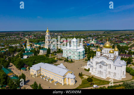 Diveyevo Trinity-Saint Seraphim-Diveyevo Saint couvent ou monastère de Diveevo. Vue aérienne drone Banque D'Images