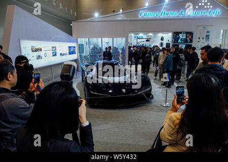 Un NIO EP9 supercar électrique d'NextEV est sur l'affichage pendant le 15ème Optics Valley of China (OVC) International Expo à Wuhan, Chine centrale's Hub Banque D'Images