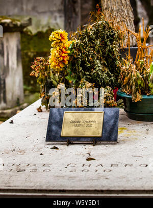 Le Gravestone de Claude Chabrol au Cimetière Père Lachaise, Paris Banque D'Images