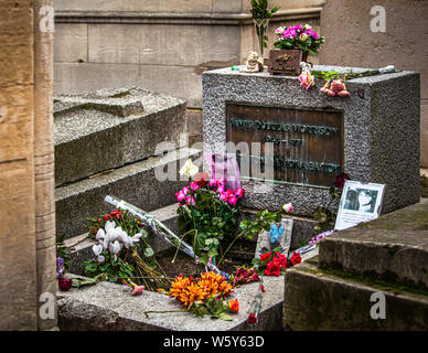 Tombe du chanteur James Douglas Morrison (les portes) à Paris Banque D'Images