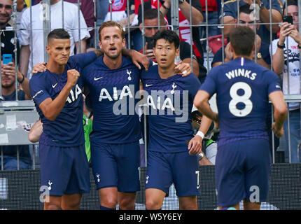 Munich, Allemagne. 30 juillet, 2019. Harry KANE, Hotspurs 10 fête son but de 1-0, heureux, rire, fête, Heung-Min fils, Erik LAMELA, Hotspurs 7 Hotspurs 11 WINKS, Harry Hotspurs 8 REAL MADRID - Tottenham Hotspurs AUDI CUP 2019, a l l i a n z a r e n a Munich, 30 juillet 2019 saison 2019/2020, de crédit : Peter Schatz/Alamy Live News Banque D'Images