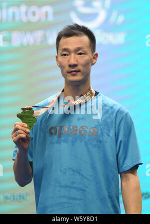 Lee Hyun-il de la Corée du Sud participe à la cérémonie de remise des prix après le dernier match de simple messieurs contre Zhou Zeqi de Chine au cours de la tournée mondiale de la FMB HSBC Banque D'Images