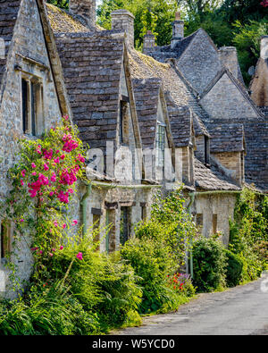 Arlington Row - les maisons construites pour les tisserands locaux, Bibury, Gloucestershire, Angleterre Banque D'Images