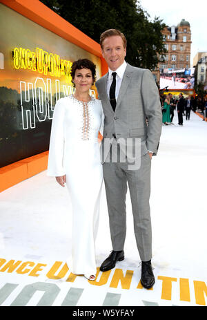 Helen McCrory (à gauche) et Damian Lewis participant à la IL ÉTAIT UNE FOIS... Dans Hollywood UK premiere à Leicester Square, Londres. Banque D'Images