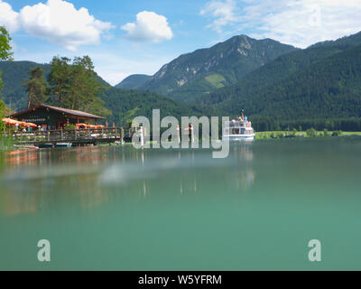 Weißensee : le lac Weißensee, excursion en bateau à la jetée Ronacherfels , Kärnten, Carinthie, Autriche Banque D'Images