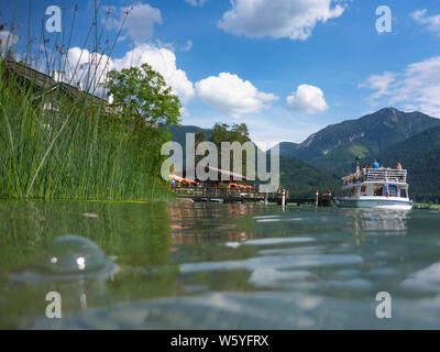 Weißensee : le lac Weißensee, excursion en bateau à la jetée Ronacherfels , Kärnten, Carinthie, Autriche Banque D'Images