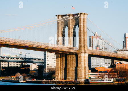NEW YORK, USA. Février 2009. Vue panoramique sur le Brooklyn Bridge de jour. Banque D'Images