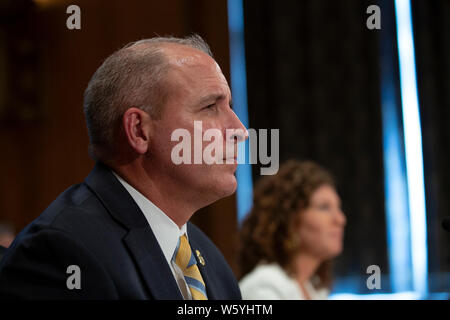 Le commissaire intérimaire du U.S. Customs and Border Protection Mark Morgan et l'Inspecteur général adjoint de département de la sécurité intérieure Jennifer Costello témoigner devant le comité du Sénat américain sur la sécurité intérieure sur la colline du Capitole à Washington, DC, États-Unis le 30 juillet 2019. Credit : Stefani Reynolds/CNP /MediaPunch Banque D'Images