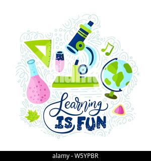 Carte scolaire vecteur avec télévision et doodle illustrations et lettrage dessiné à la main, devis microscope, globe, tube à essai et d'autres fournitures. Retour à l'école. L'apprentissage est amusant. Illustration de Vecteur