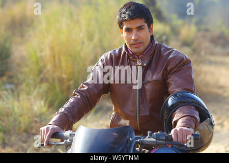 Man riding motorcycle Banque D'Images