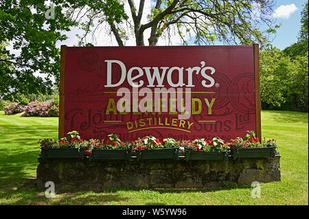 Pancarte. Dewar's Aberfeldy distillerie de whisky. Aberfeldy, Perth et Kinross, Ecosse, Royaume-Uni, Europe. Banque D'Images