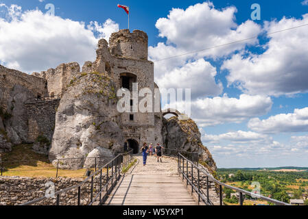 PODZAMCZE, Pologne - 15 juillet 2019 : Château de Ogrodzieniec Jurassique Polonais Highland, région de Silésie Pologne Banque D'Images