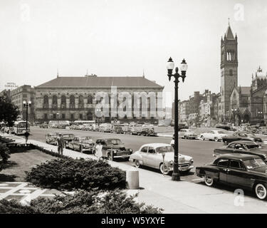 1950 OLD SOUTH CHURCH ET BIBLIOTHÈQUE Copley Square Boston Massachusetts USA - r792 HAR001 HARS MA NOUVELLE ANGLETERRE GOTHIQUE NOIR ET BLANC HAR001 old fashioned Banque D'Images