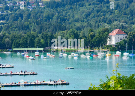 Klagenfurt am Wörthersee : lac Wörthersee, lido Klagenfurt, Maria Loretto Château de , Kärnten, Carinthie, Autriche Banque D'Images