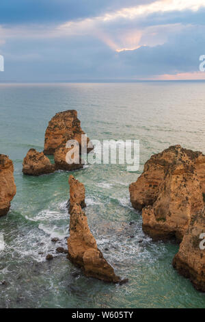 L'Europe, de la péninsule ibérique, le Portugal, Algarve, Lagos, scène côtière Banque D'Images