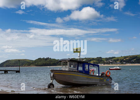 Glansteffan, amphibie bateau ferry opérant sur le rivière Tywi entre Ferryside (Glan-y-Fferi) et Llansteffan (Llanstephan) dans Carmarthenshire Banque D'Images