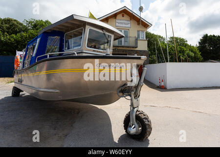 Glansteffan, amphibie bateau ferry opérant sur le rivière Tywi entre Ferryside (Glan-y-Fferi) et Llansteffan (Llanstephan) dans Carmarthenshire Banque D'Images