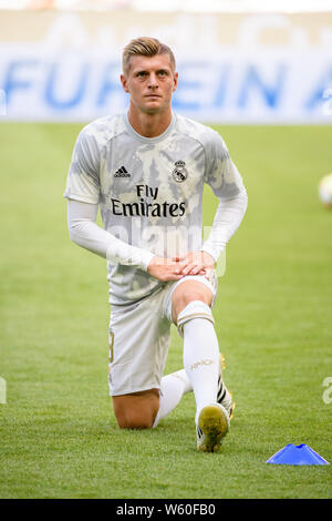 Munich, Allemagne. 30 juillet, 2019. Matches de football : la coupe d'Audi, à l'Allianz Arena, demi-finale : Real Madrid - Tottenham Hotspur. Toni Kroos de Madrid se réchauffe avant le match. Credit : Matthias Balk/dpa/Alamy Live News Banque D'Images